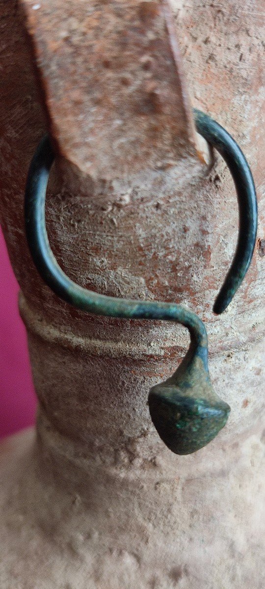 Versatoio in ceramica raffigurante una donna con orecchini in bronzo. Persia sec.VII. Provenienza Collezione Y.Molayen-photo-4
