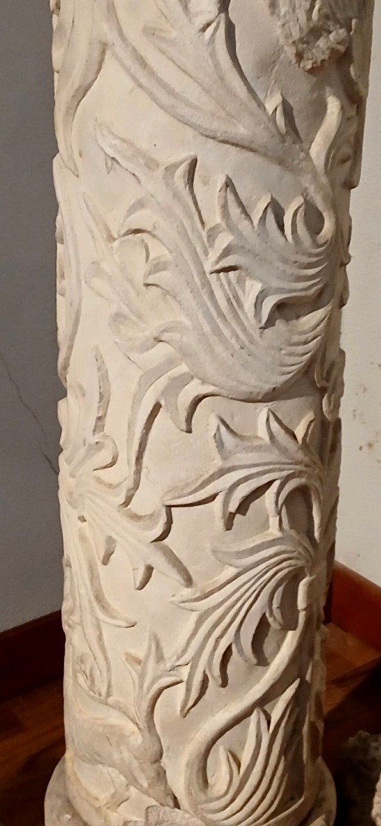 Acquasantiera in pietra scolpita a motivi fitomorfi e draghi affrontati - Sicilia -  XIV sec.-photo-2