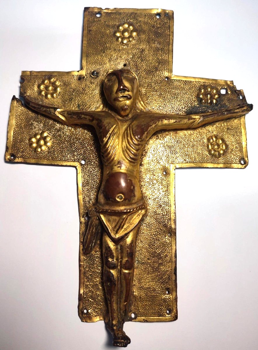 Eccezionale Crocifisso Longobardo sbalzato su lastra di rame dorata al mercurio.-photo-2