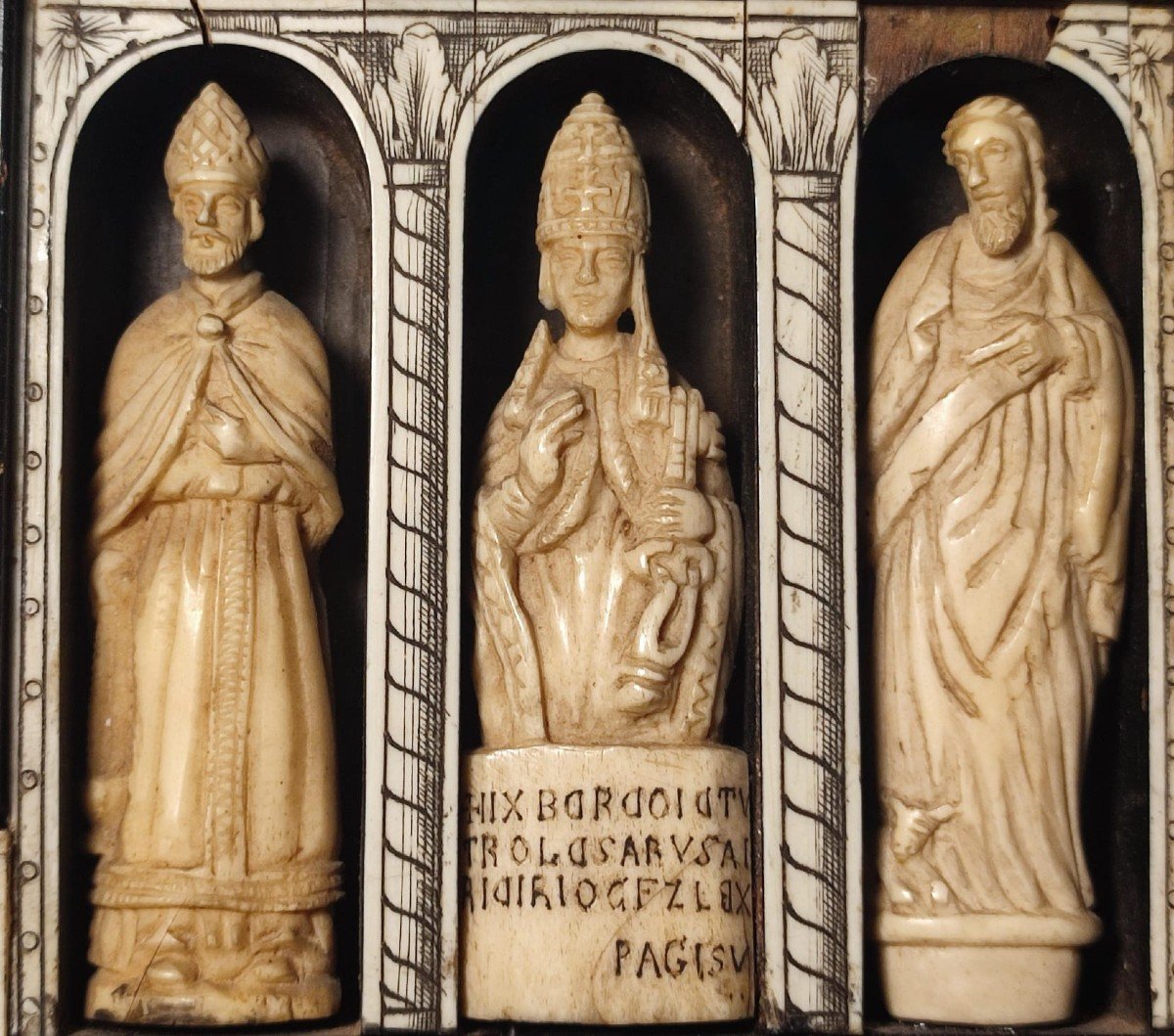 Altarolo senese raffigurante la discendenza tra il Papa Alessandro VI (Borgia) ed il Papa Pio III (Piccolomini) del 22 settembre del 1503.-photo-4