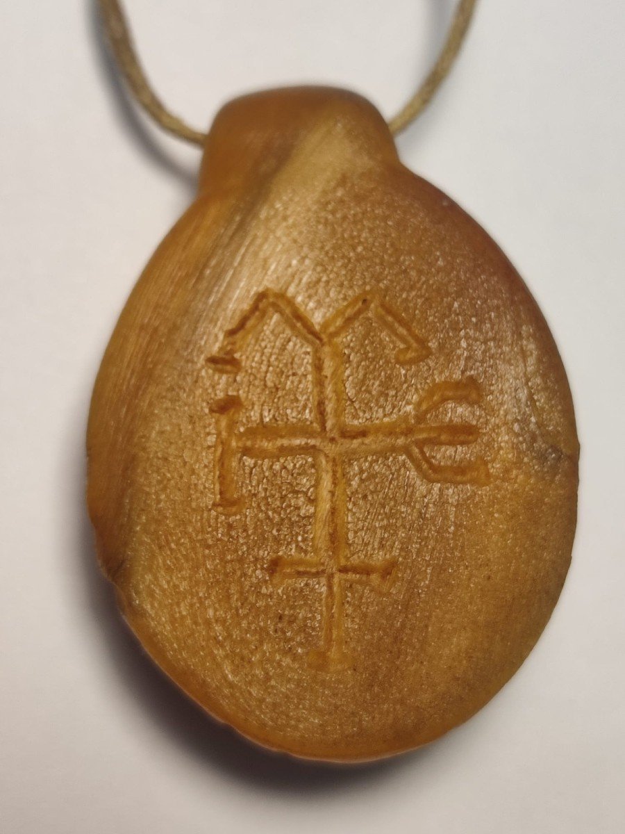 Amuleto-sigillo Templare con il volto del Cavaliere scolpito in corno.-photo-2