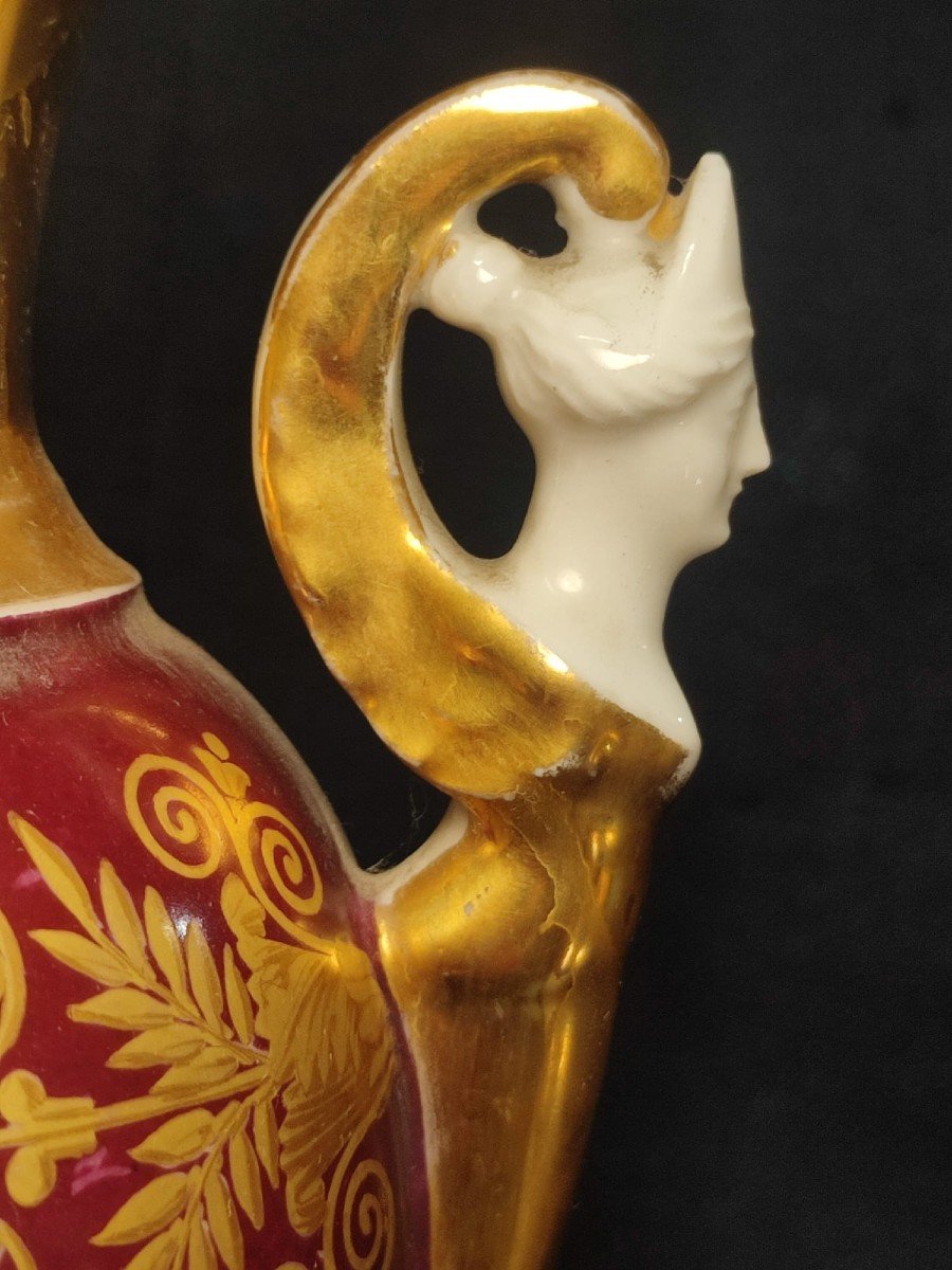 Vasi Impero in porcellana decorati in amaranto e oro zecchino, con testa di Minerva nei manici -photo-4