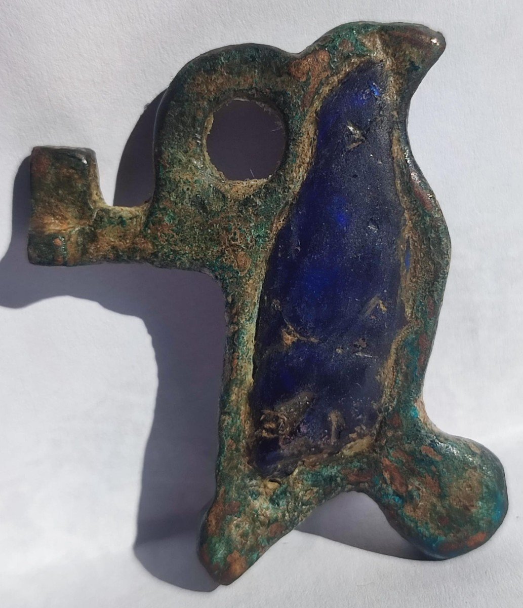 Amuleto pendente e chiavetta esoterica da cofanetto in bronzo smaltato a forma di Falco.-photo-2