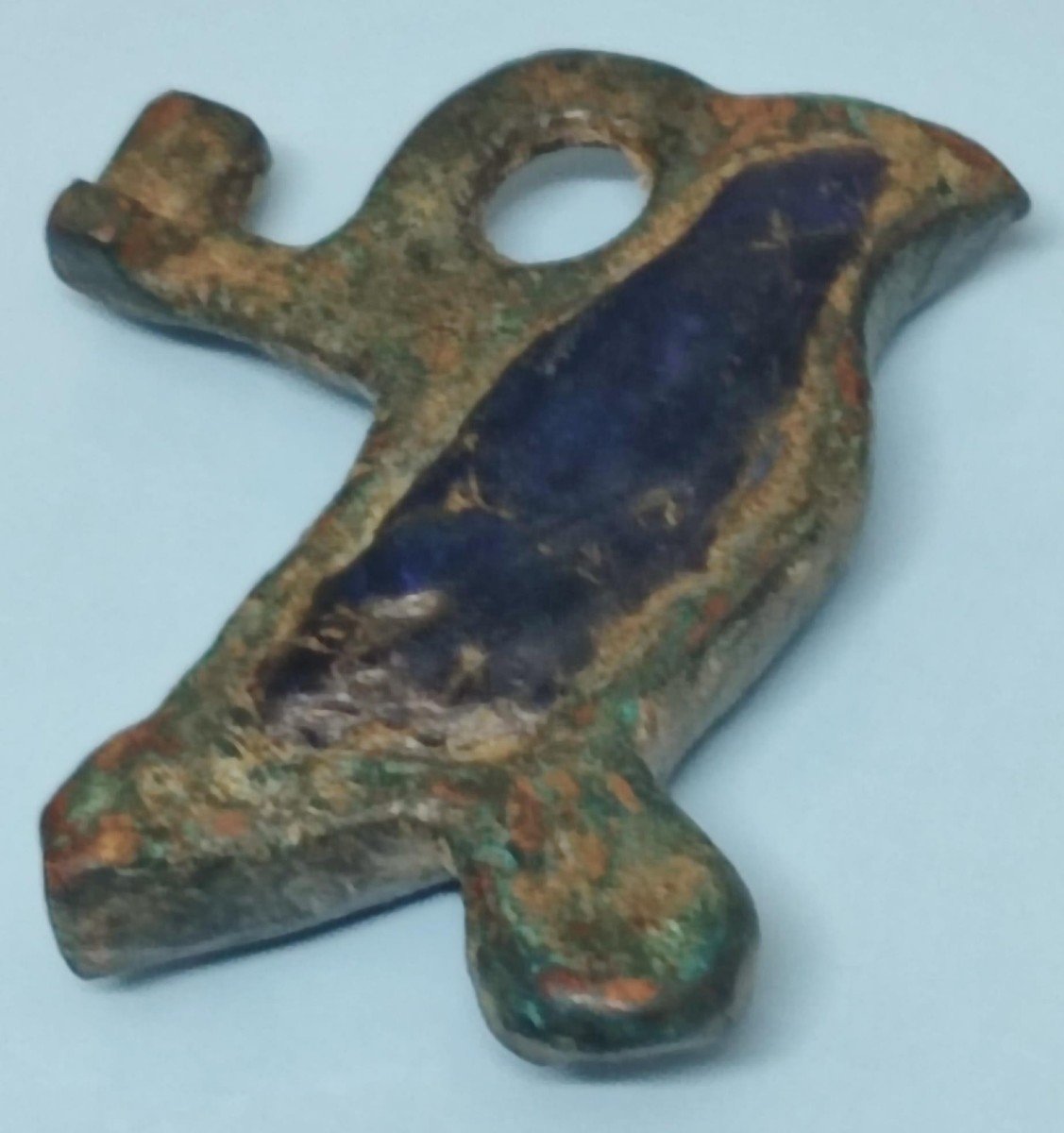 Amuleto pendente e chiavetta esoterica da cofanetto in bronzo smaltato a forma di Falco.-photo-4