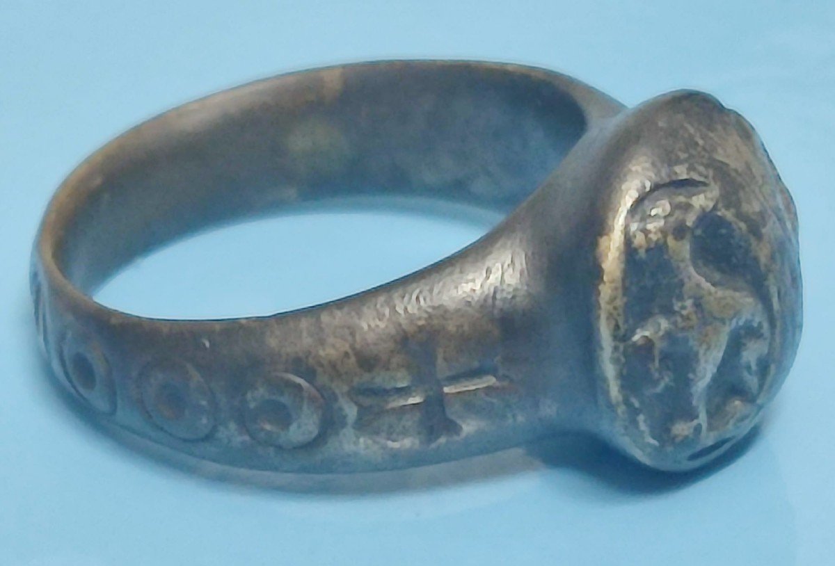 Anello-sigillo Templare Federiciano, in bronzo con la raffigurazione di due levrieri affrontati-photo-3