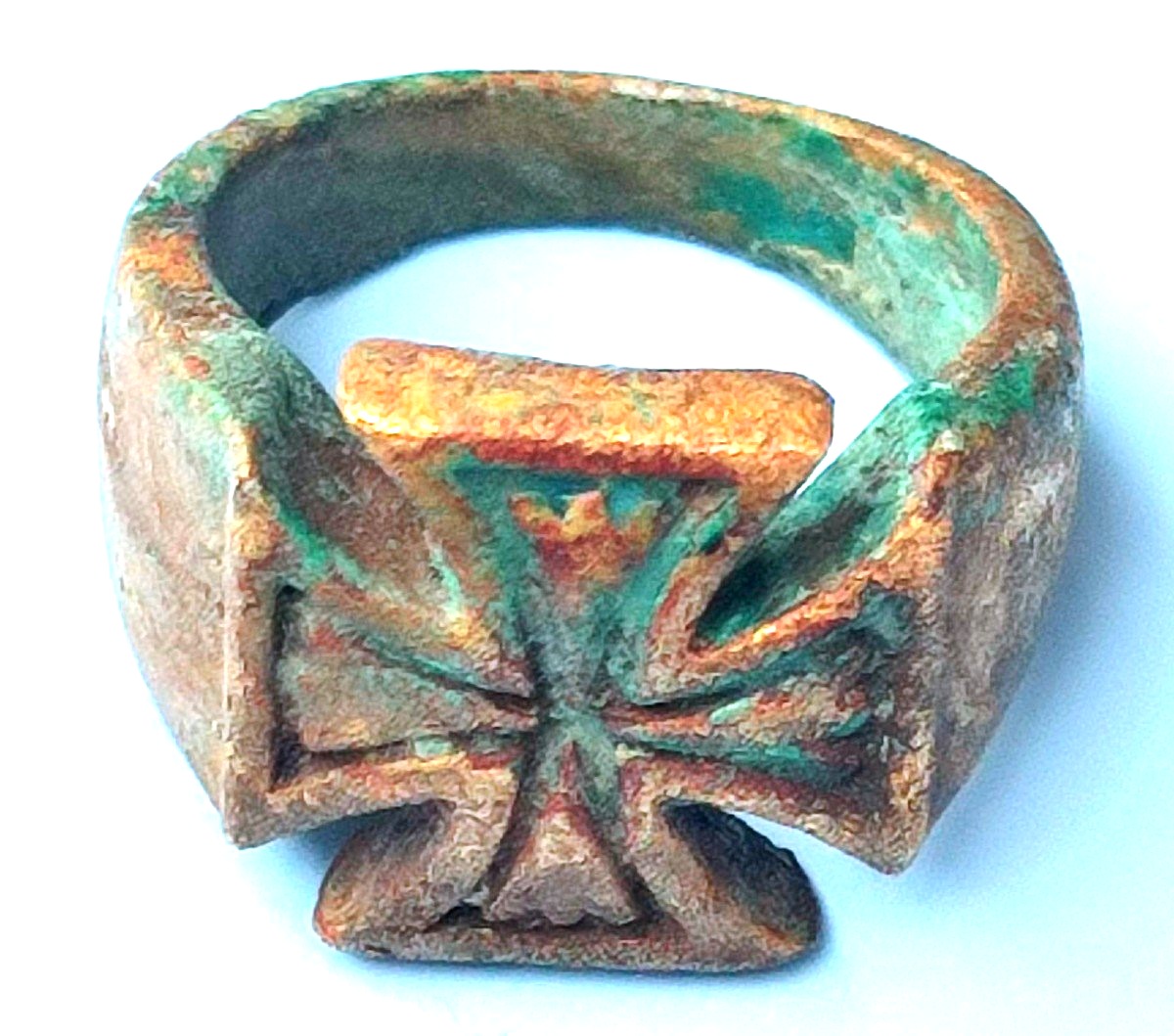 Anello Templare con Croce Patente in 'Oricalco' detto Oro di Corinto.