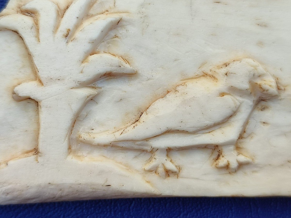 Piastra 'Federiciana' arabo-normanna in osso scolpito , raffigurante due falchi  affrontati.-photo-2