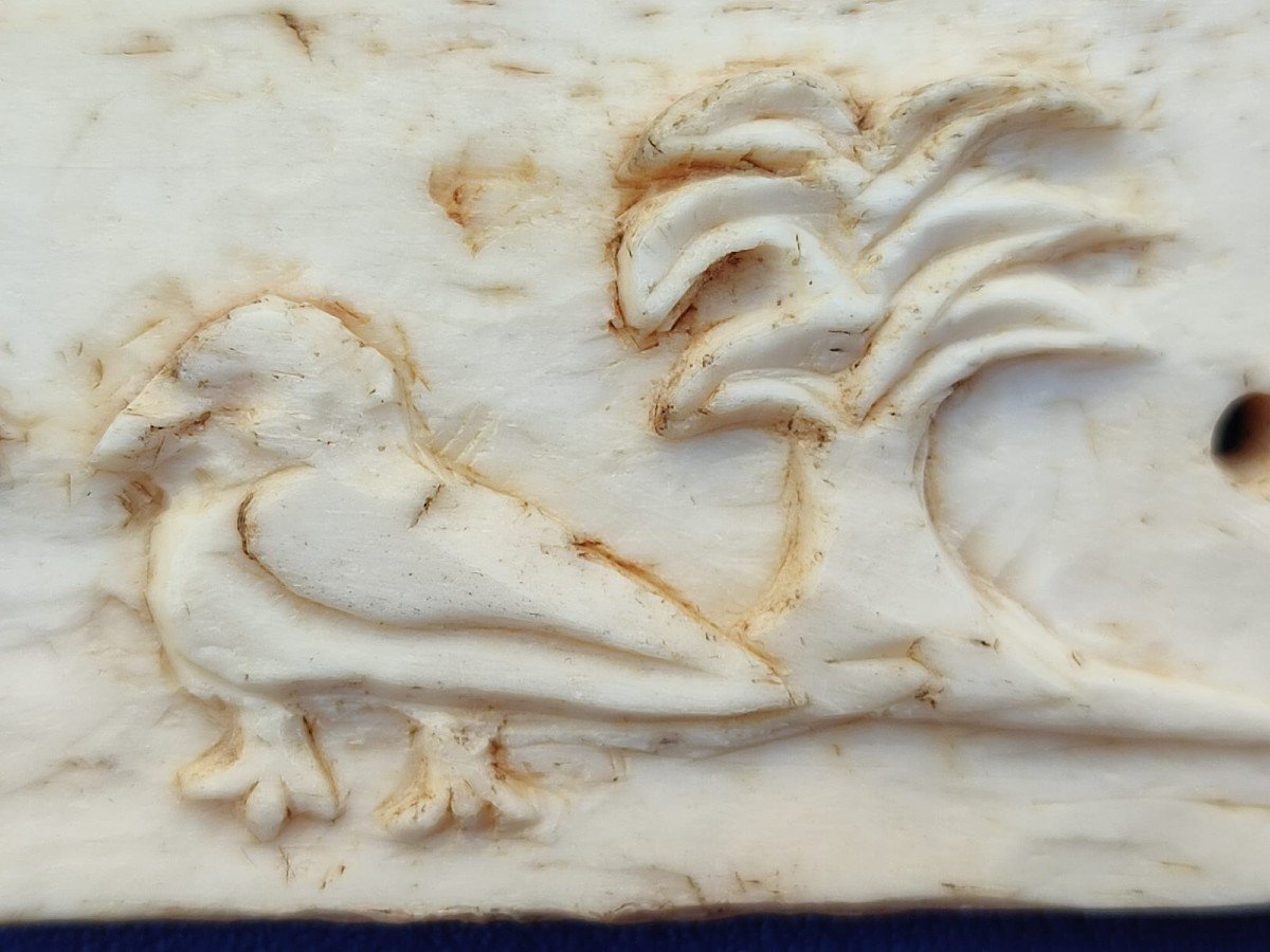 Piastra 'Federiciana' arabo-normanna in osso scolpito , raffigurante due falchi  affrontati.-photo-3