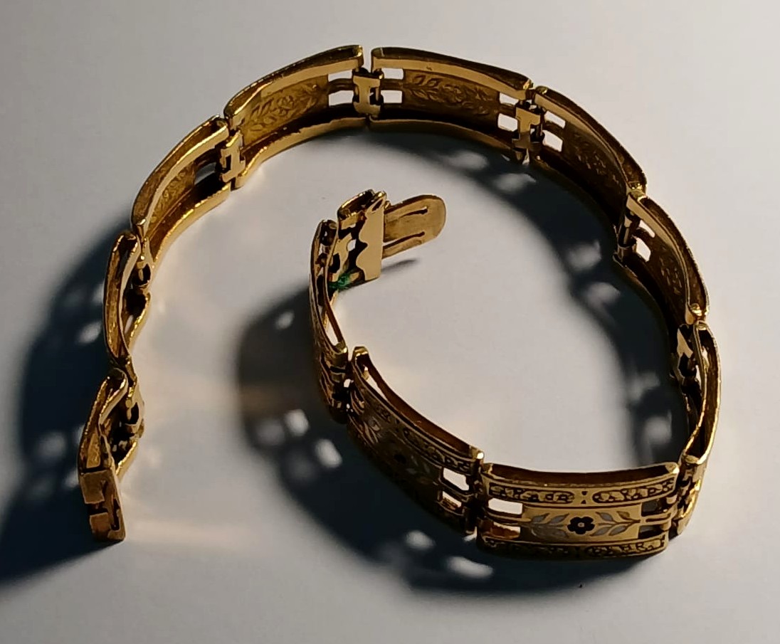 Bracciale snodabile in oro e smalti. Oggettoliberty di manifattura siciliana. 