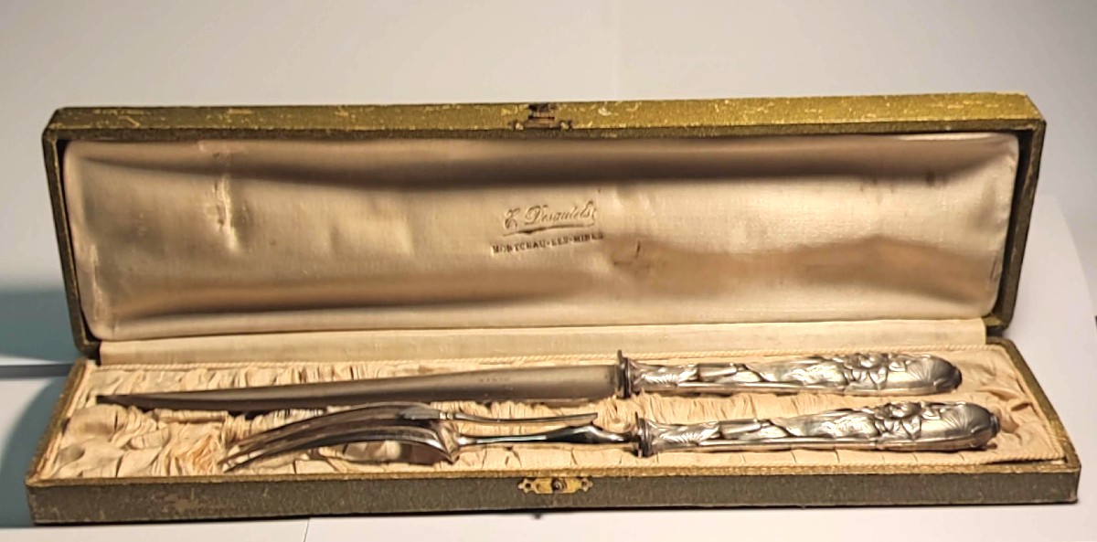 Servizio  posata liberty per arrosto con manici in argento massiccio decoro floreale. 1920 c.