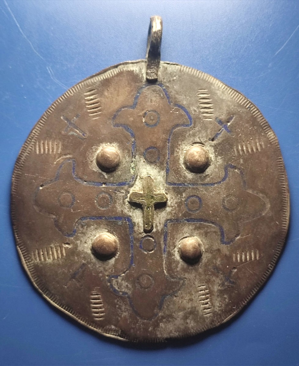 Medaglione Templare Angioino in argento e smalti.