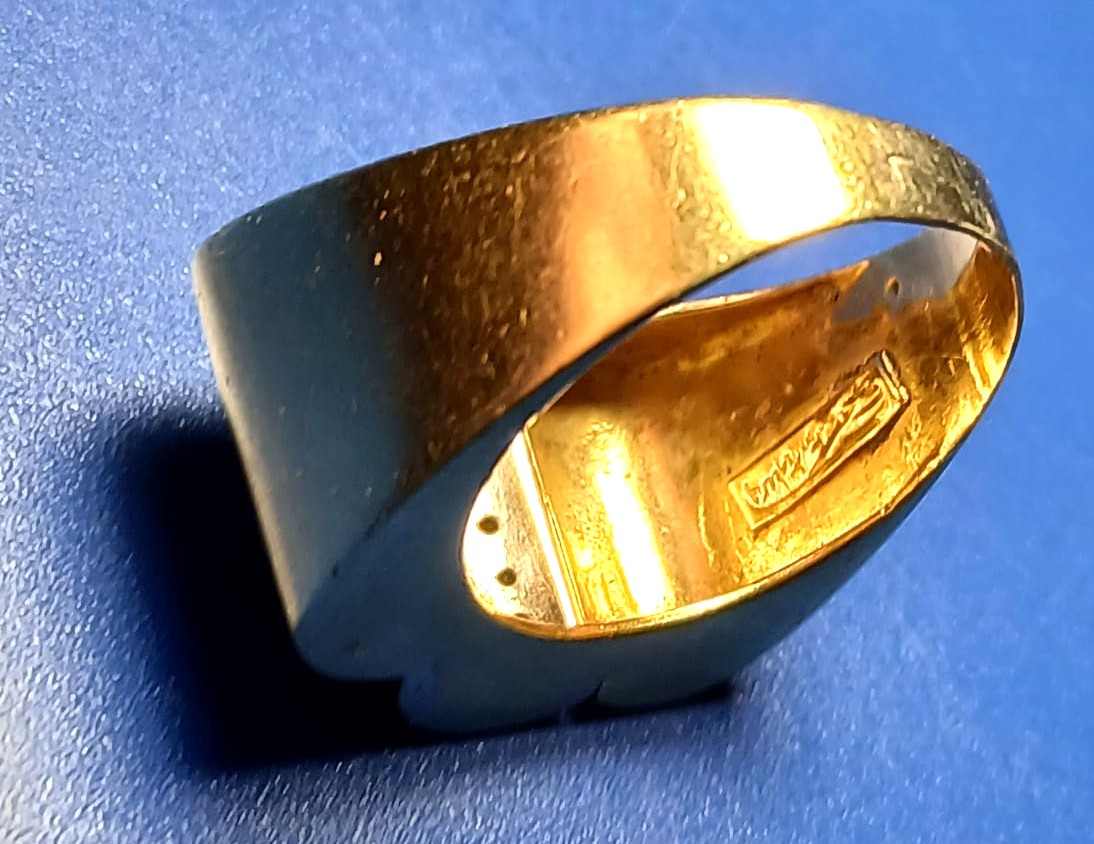 Anello firmato 'Ira Furstenberg' in oro 18 e brillantini kt. 0,25. Peso gr. 8,3 -photo-2