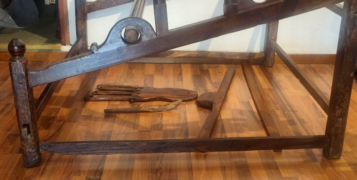 Raro Telaio del 700' siciliano in legno di noce e abete, completo e funzionante.-photo-3