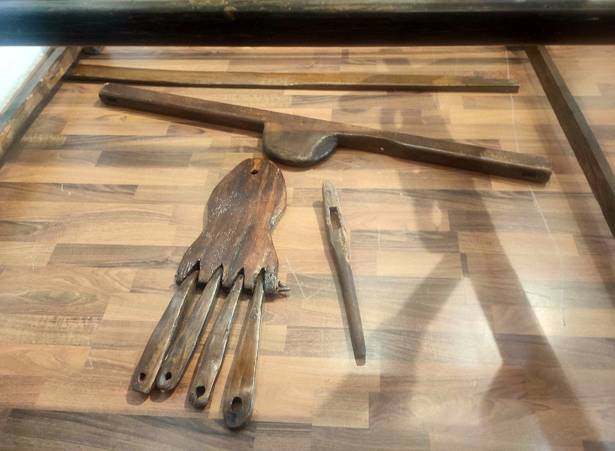 Raro Telaio del 700' siciliano in legno di noce e abete, completo e funzionante.-photo-4