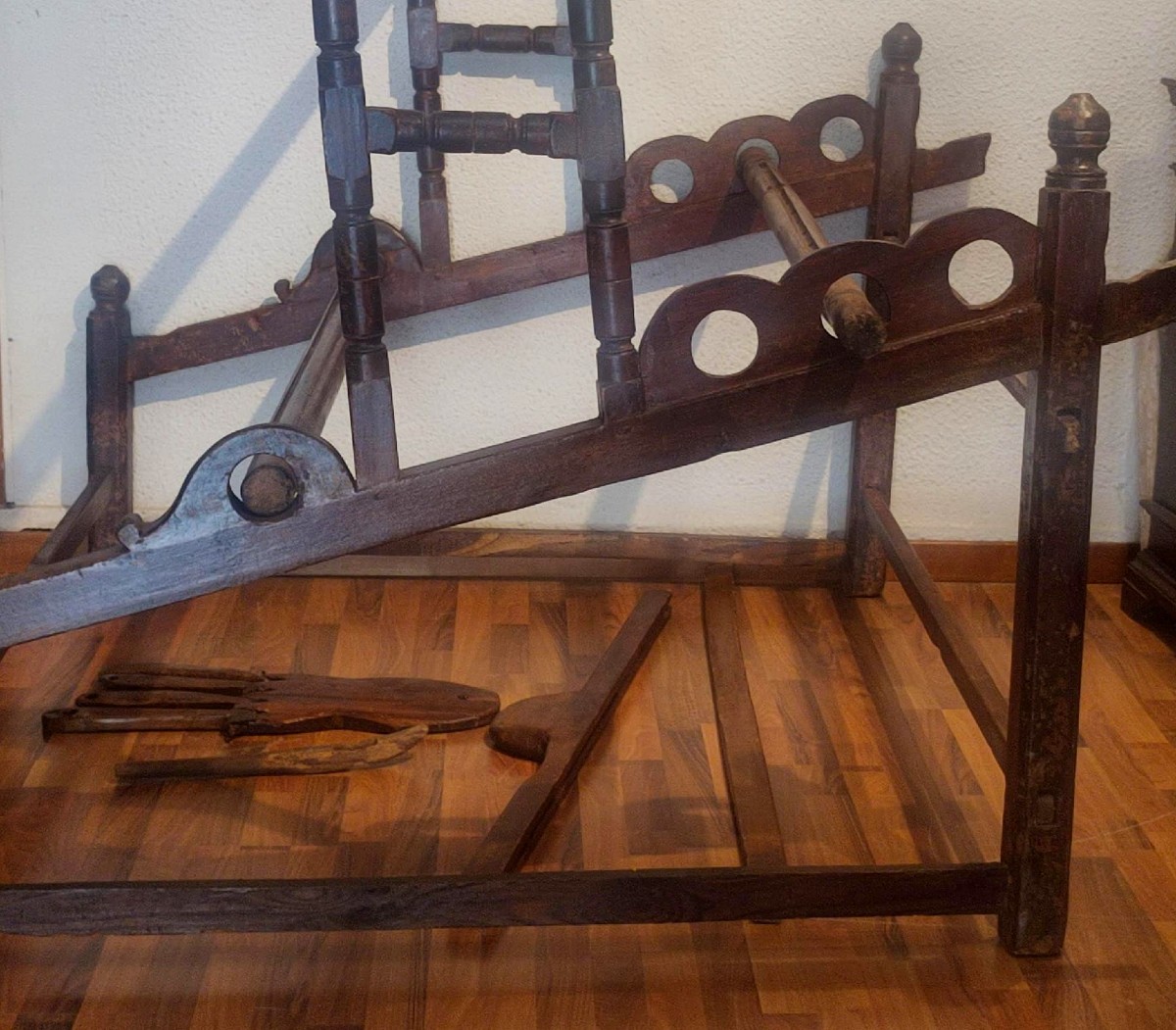 Raro Telaio del 700' siciliano in legno di noce e abete, completo e funzionante.-photo-2