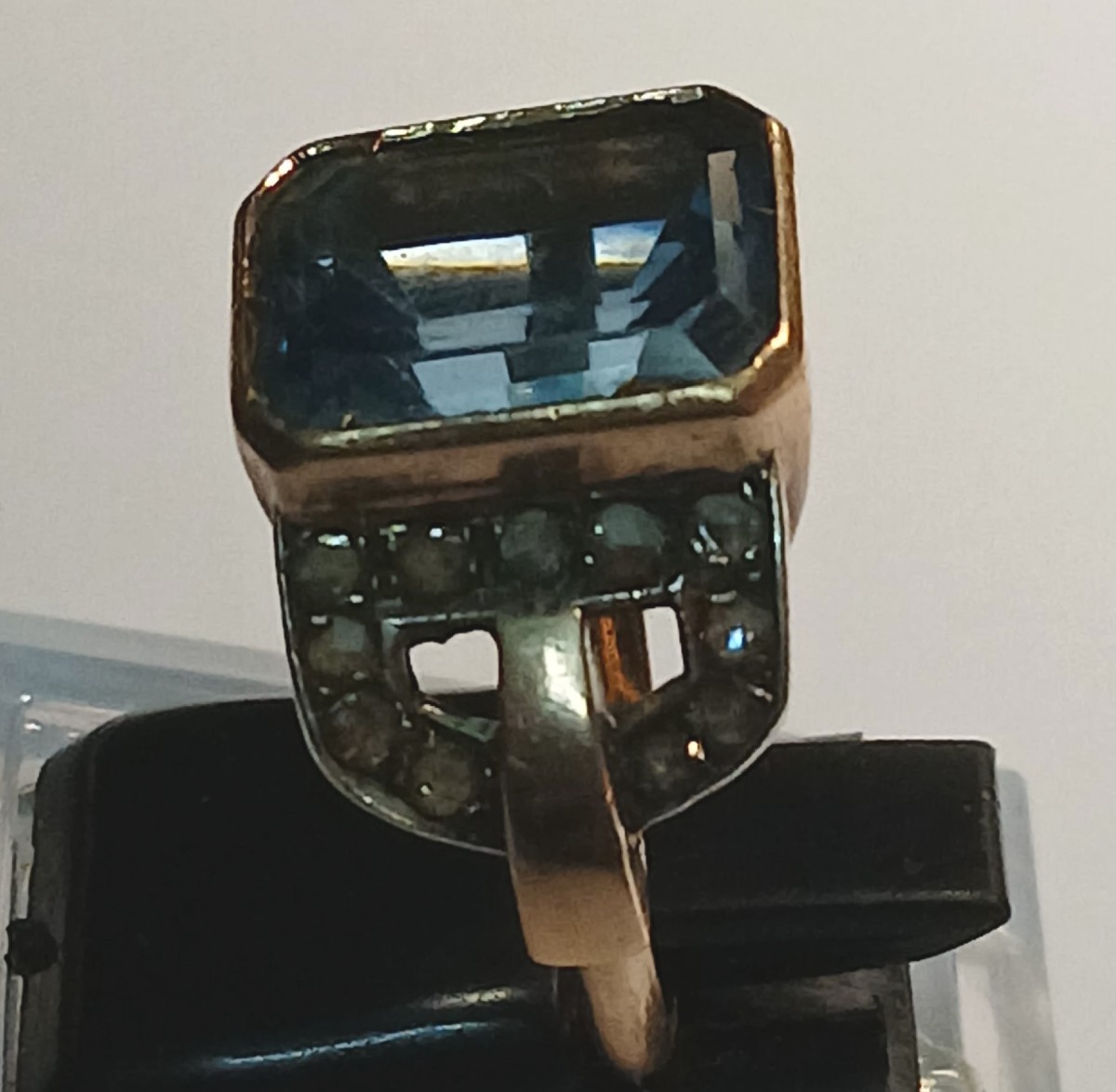 Anello Art Decò in oro con Topazio azzurro, e diamanti. Italia anni 30' Gr.7,6-photo-4