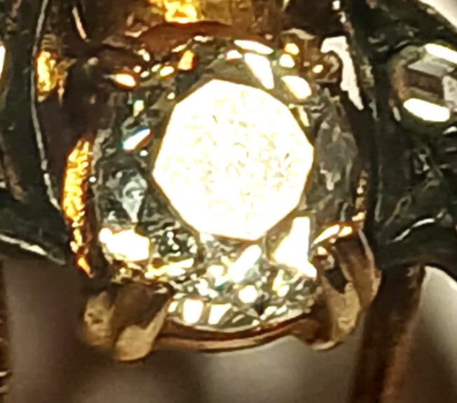 ìLa Mosca'. Pendente in oro con brillante taglio antico bianco  0,75 e perlina con diamanti.-photo-4