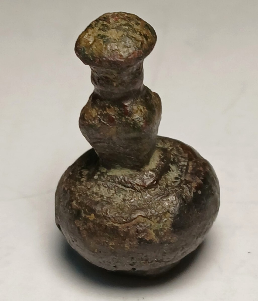 Sigillo 'angioino' a rocchetto  in bronzo, con incisa la croce gigliata. Sicilia 1280  (cm.2,8)-photo-2