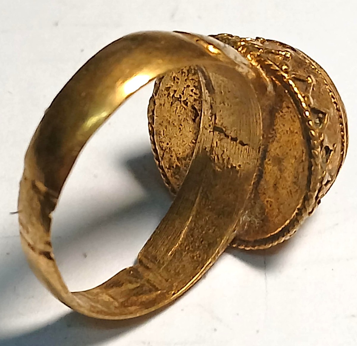 Anello medievale 'Veneziano' in oro zecchino con merletto in fiiligrana e volto in pasta vitrea-photo-3