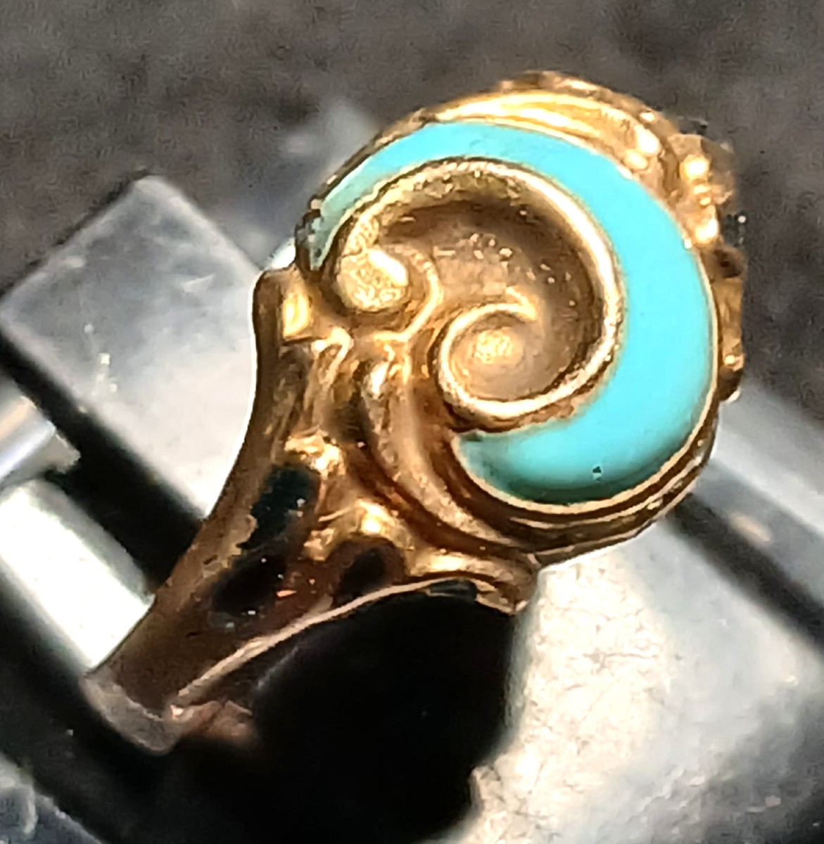 Bague en or à tube creux, décorée de gouttes en émail turquoise. Sicile, fin du XVIIIe siècle, -photo-4