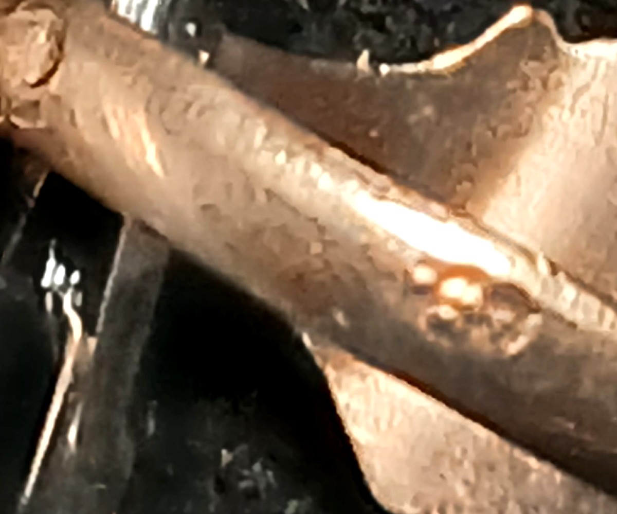 Bague en or à tube creux, décorée de gouttes en émail turquoise. Sicile, fin du XVIIIe siècle, -photo-1