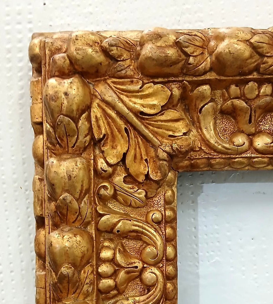 Cornice italiana  scolpita con pere, corucopie di abbondanza e foglie d'acanto. Oro al mercurio-photo-3