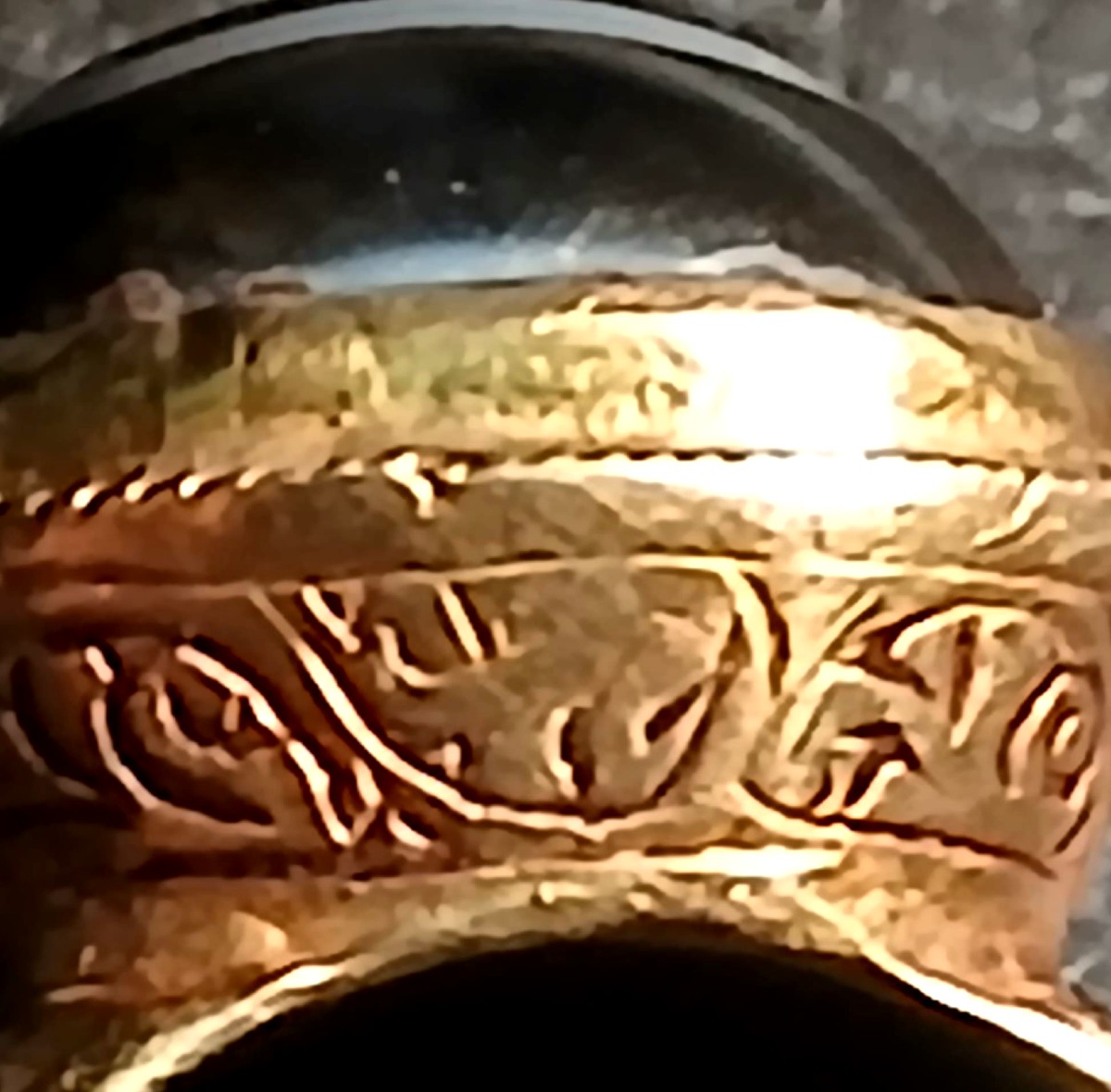 Anello federiciano arabo-normanno. Il terzo occhio 'esoterico' in oro ed agata venata. Sec XIII-photo-3