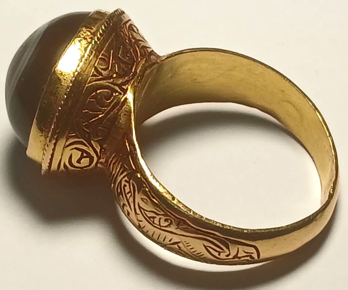 Anello federiciano arabo-normanno. Il terzo occhio 'esoterico' in oro ed agata venata. Sec XIII-photo-3