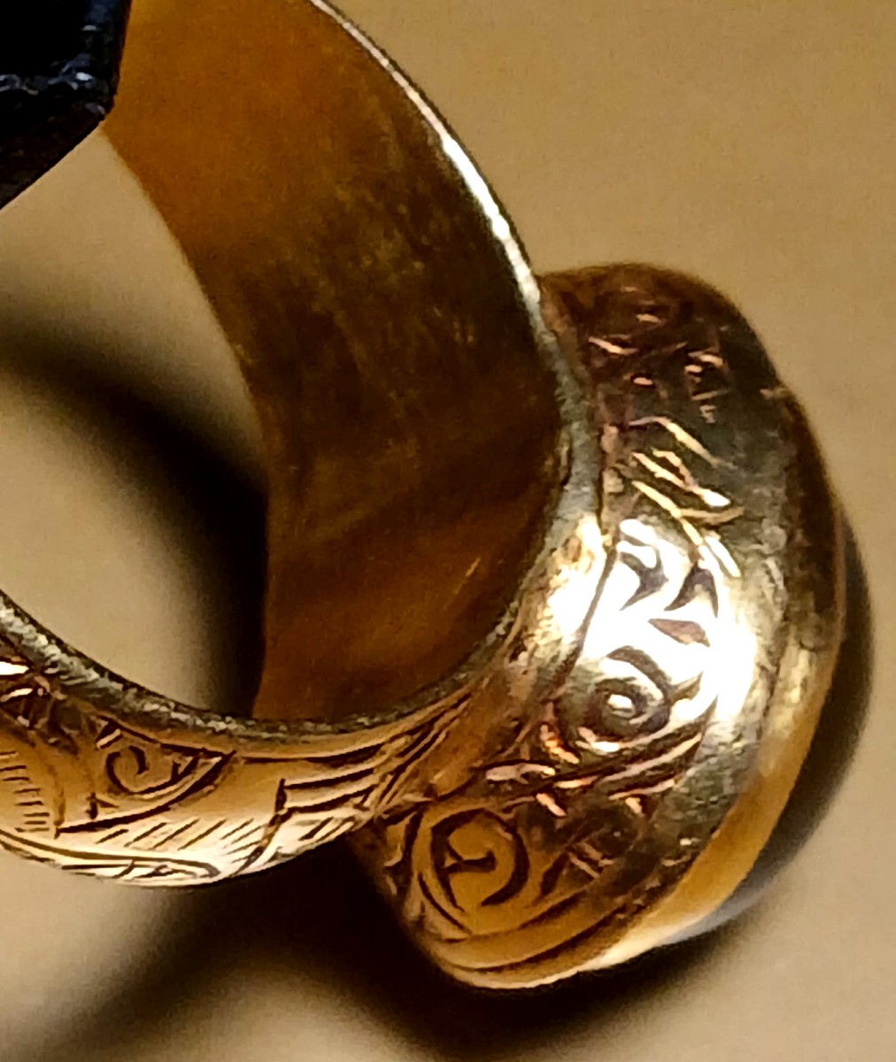 Anello federiciano arabo-normanno. Il terzo occhio 'esoterico' in oro ed agata venata. Sec XIII-photo-5