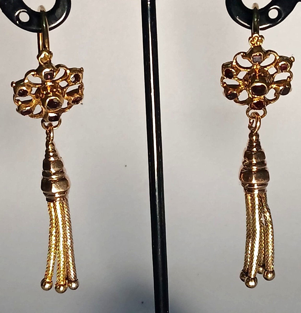 Orecchini in oro granati e fiocco pendente. Piana degli Albanesi Luigi XVI.-photo-4