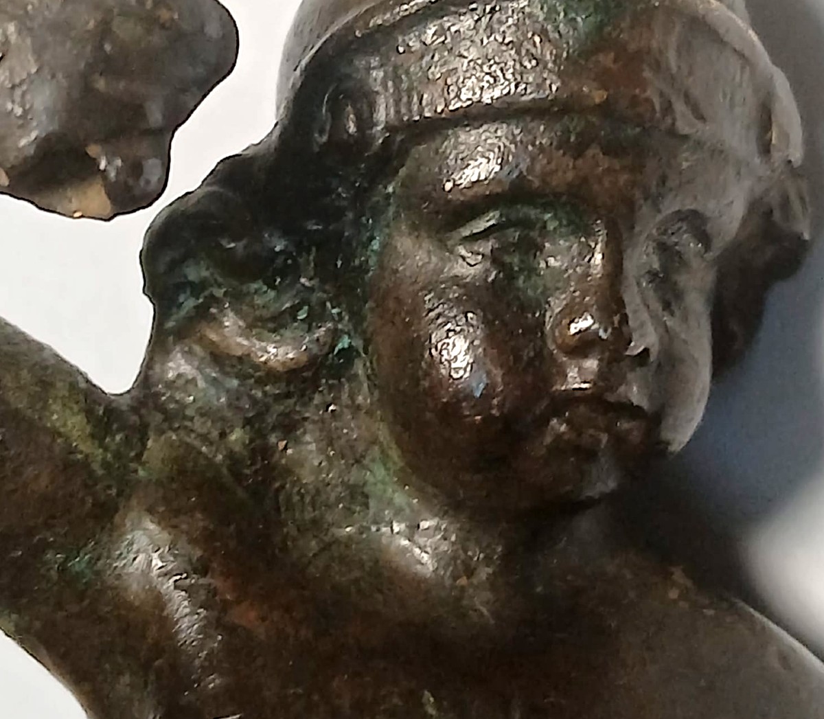 'Marte Bambino'. Bronzo a patina bruna con elmo e scudo. Scuola padovana rinascimentale. cm 10 -photo-3