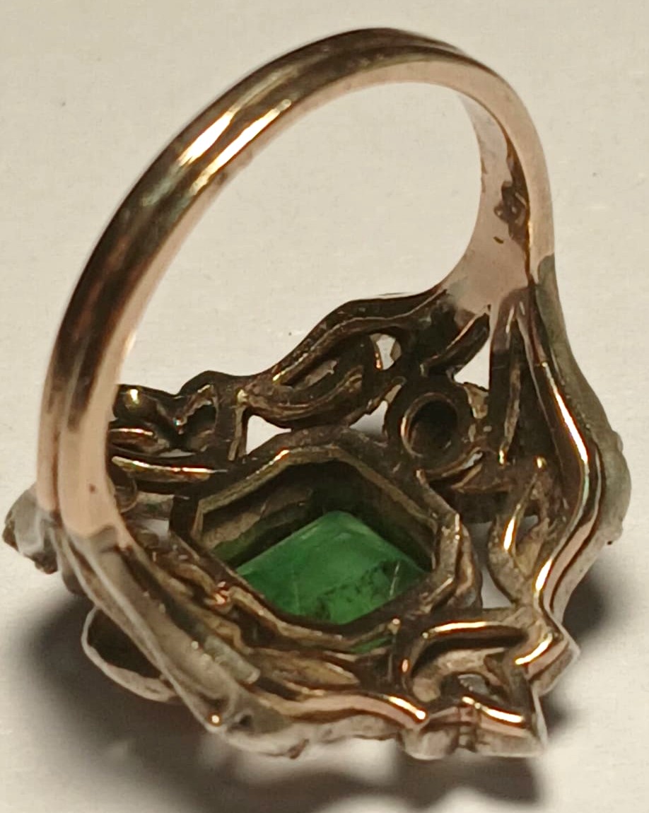 Anello con smeraldo kt. 2,20 e diamanti stile luigi XV epoca inizi 900'- gr. 5,8-photo-2