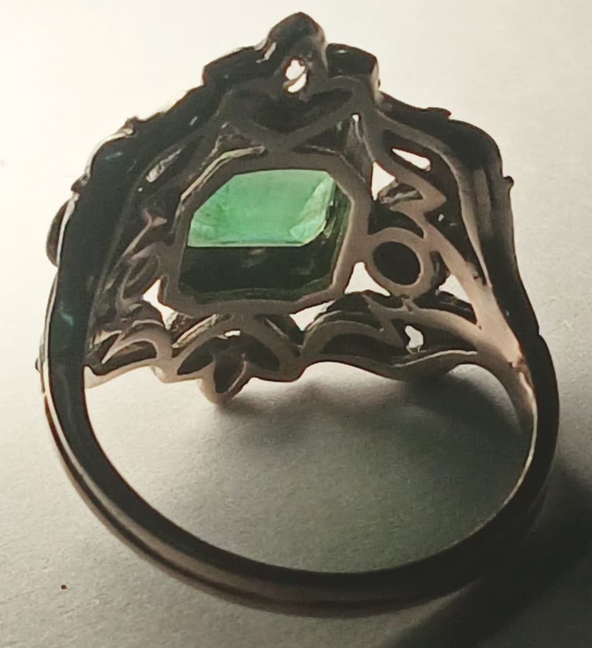 Anello con smeraldo kt. 2,20 e diamanti stile luigi XV epoca inizi 900'- gr. 5,8-photo-3