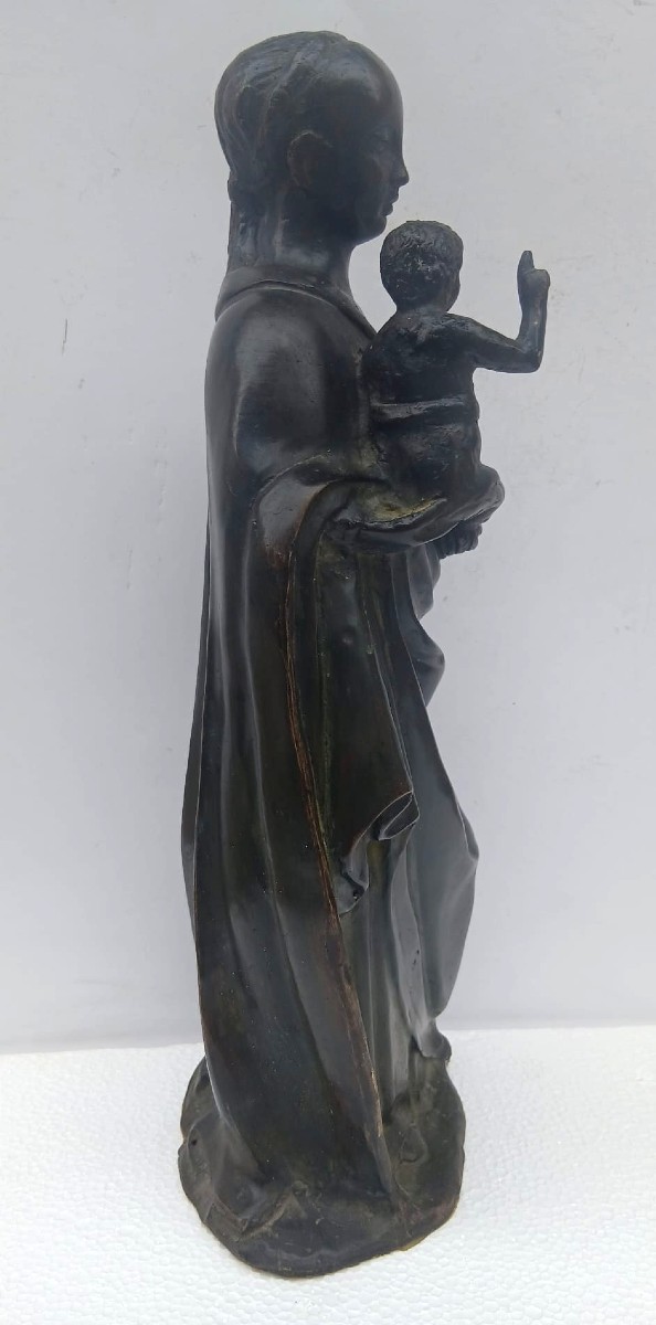 Madonna con Bambino . Scultura in bronzo Franco-Fiamminga degli inizi del XVI secolo. -photo-3