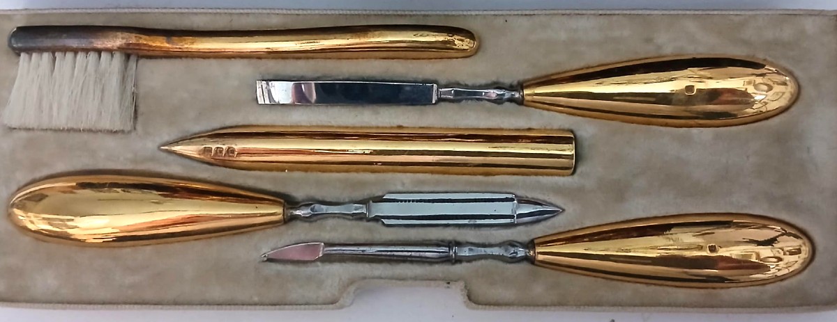 Scrigno in tartaruga, Necessaire argento laminato oro 'Asprey 'fornitori della regina Vittoria.-photo-2