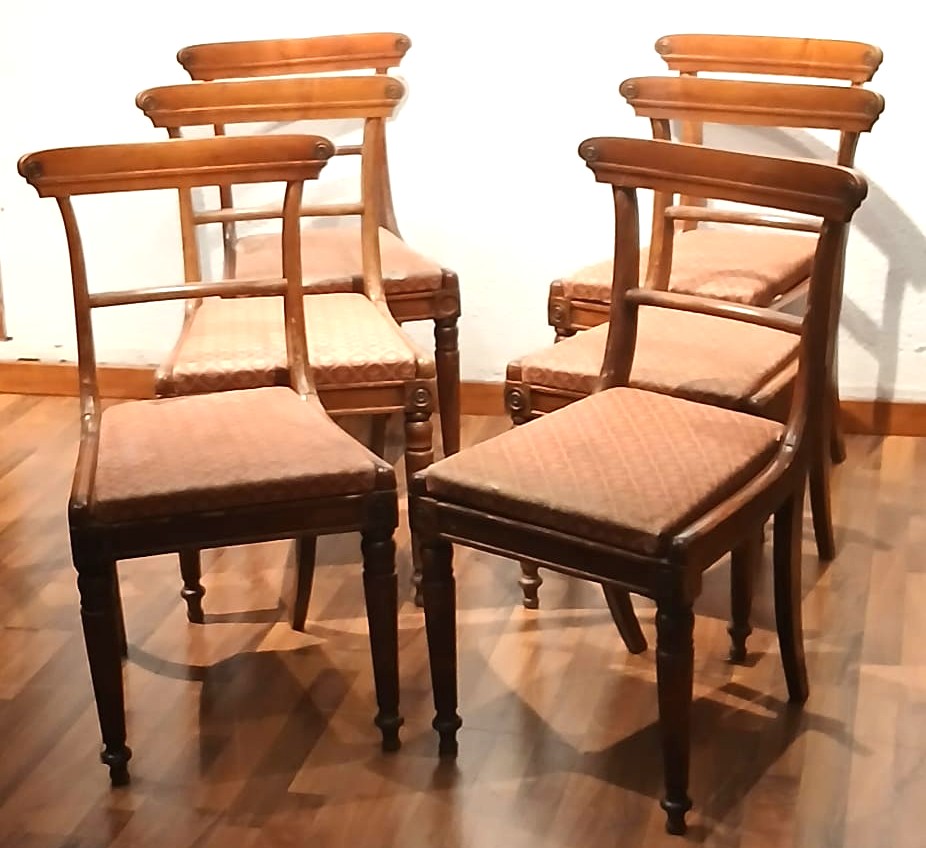 Sei sedie austriache Biedermeier in legno di acero massiccio, spalliere a conca. !830