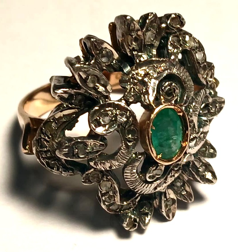  Anello in oro  basso  stile XVIII secolo, anni '60, con smeraldo e diamanti. Peso: 14,4 g, -photo-2