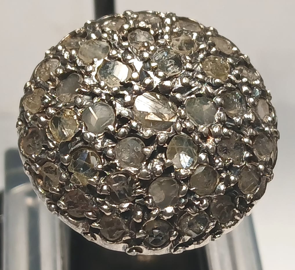 Parure a toppa di diamanti in oro e coppella con circa kt.1,10 di diamanti. Sicilia 1930 circa.-photo-3