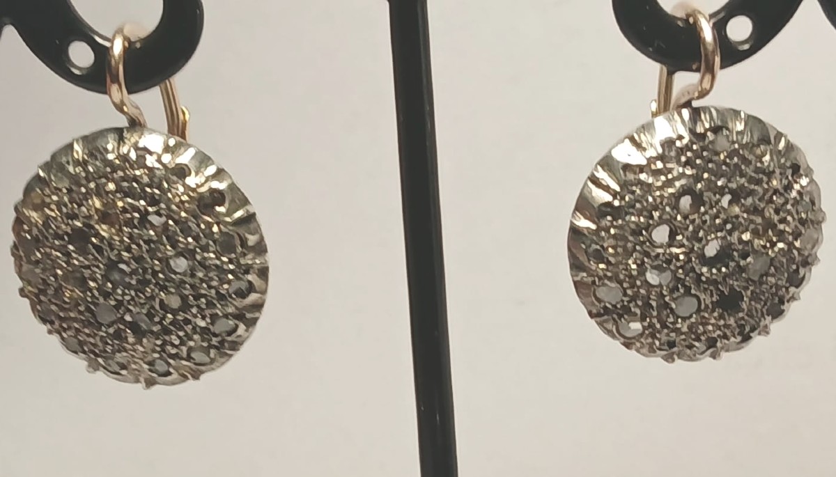 Parure a toppa di diamanti in oro e coppella con circa kt.1,10 di diamanti. Sicilia 1930 circa.-photo-4