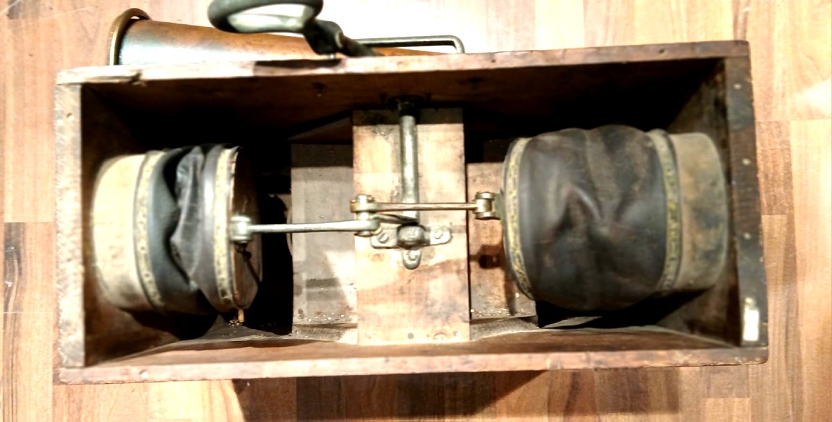 Clacson  a tromba da Carrozza azionato a manovella . Secolo  XIX  -photo-3