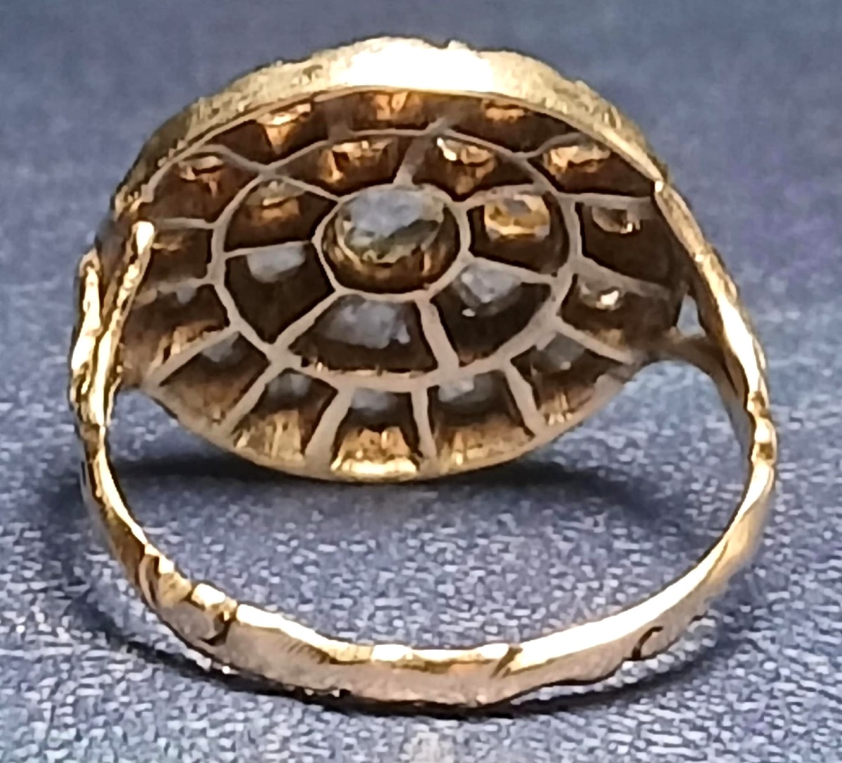 Anello a toppa in oro e rose di diamante kt.1,20  del primo 900'. -photo-2