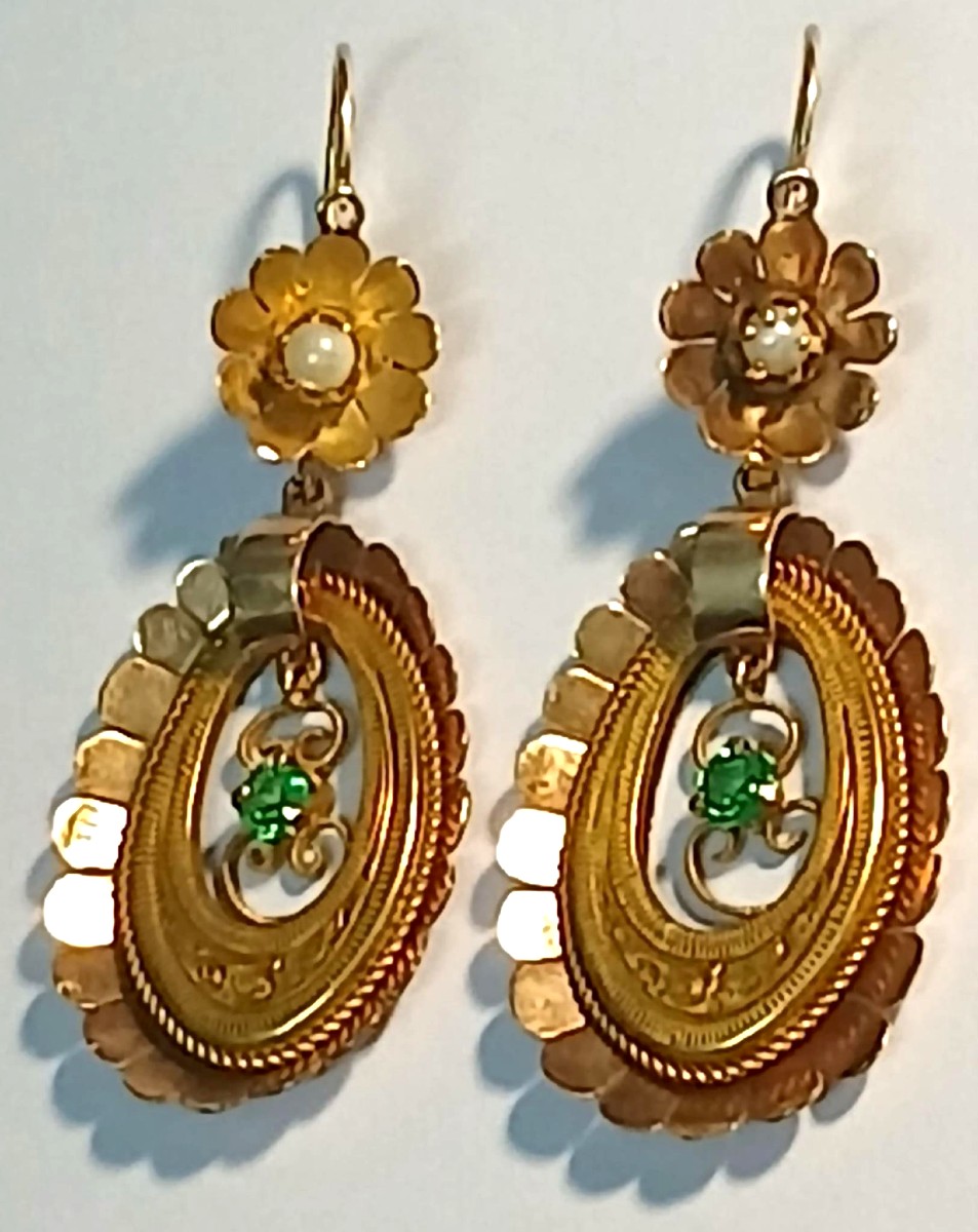 Boucles d'oreilles en or 14 carats ciselé, . Poinçons du Royaume des Deux-Sicile 1830