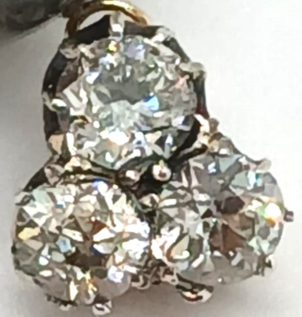 Pendente in oro bianco con trilogy di brillanti per kt. 1,60 e perla nera Thaiti. -photo-4