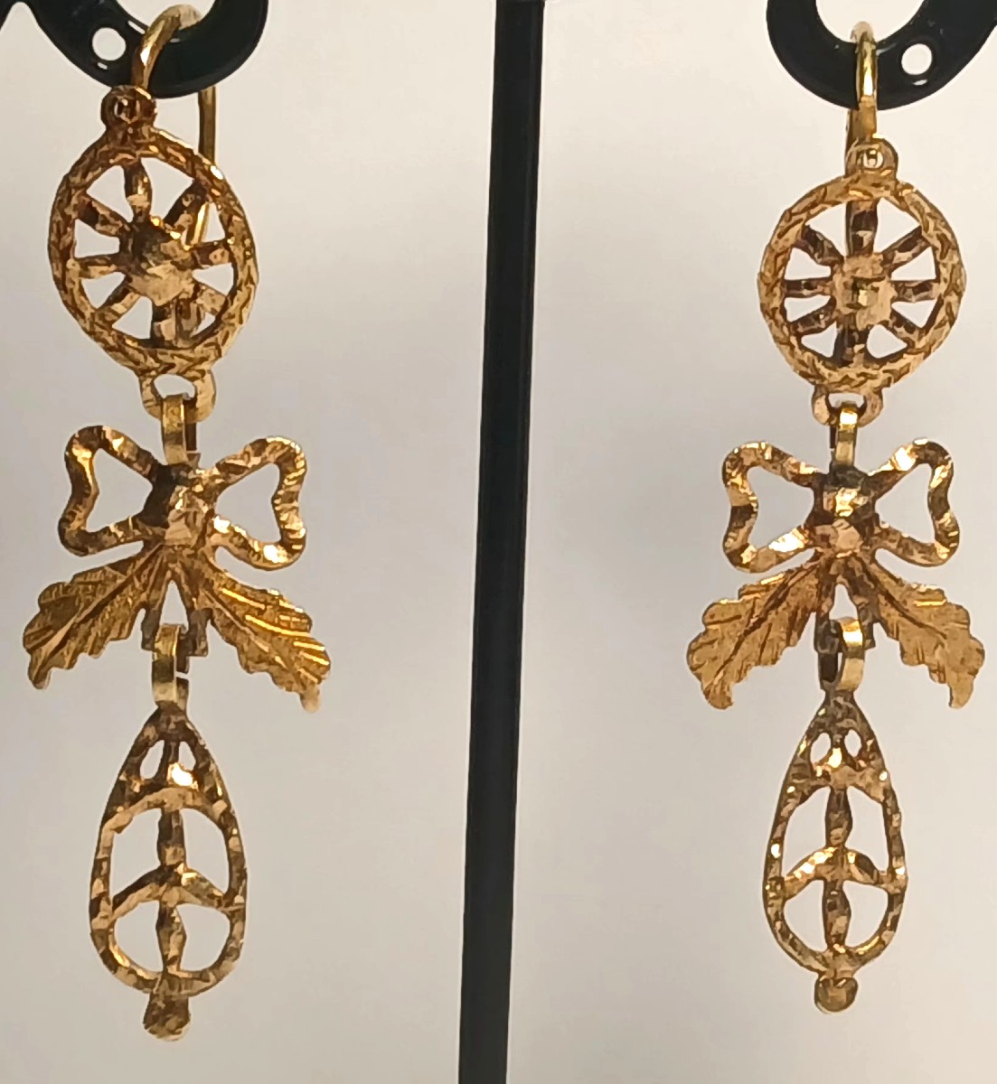 Orecchini a tre  corpi con punzonei Palermo 1770-80 in oro di alta qualità.