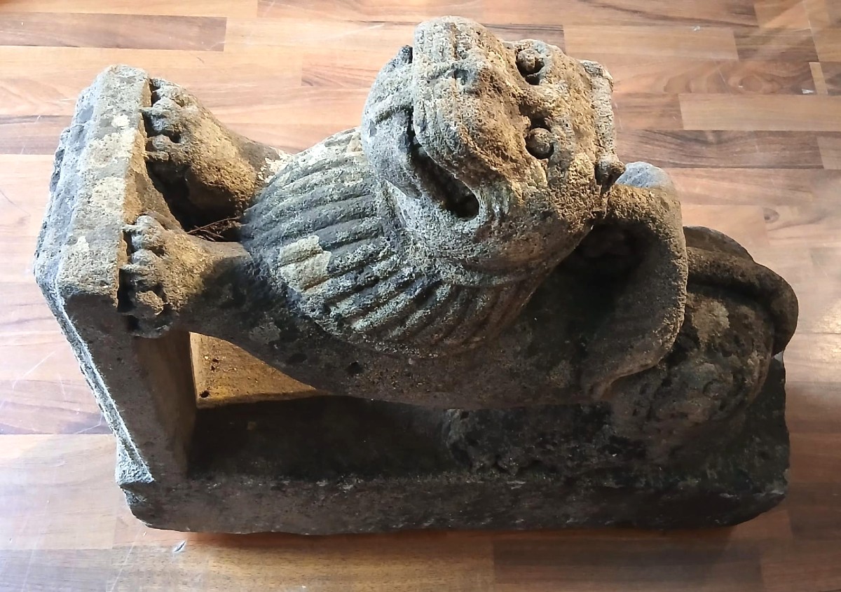 Leone in pietra scolpita, da esterno di Tempio Tibetano del XVIII secolo. -photo-2