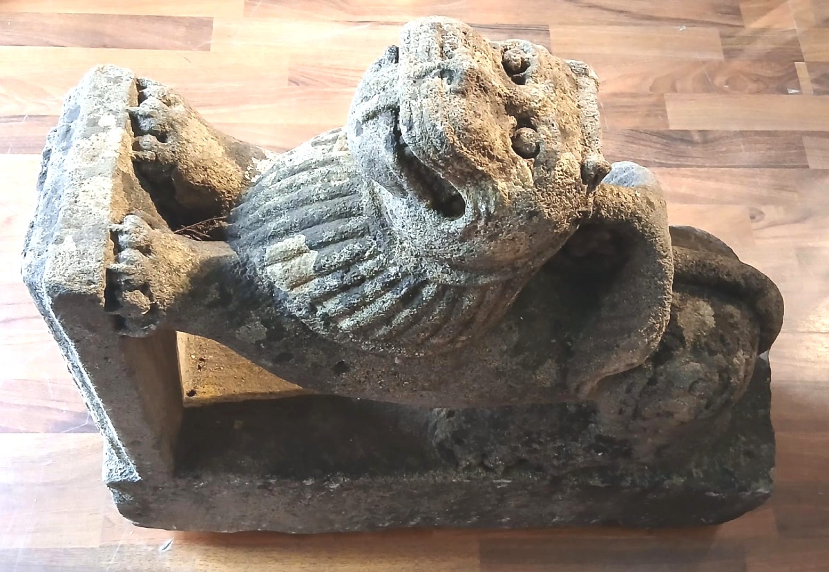 Leone in pietra scolpita, da esterno di Tempio Tibetano del XVIII secolo. -photo-1