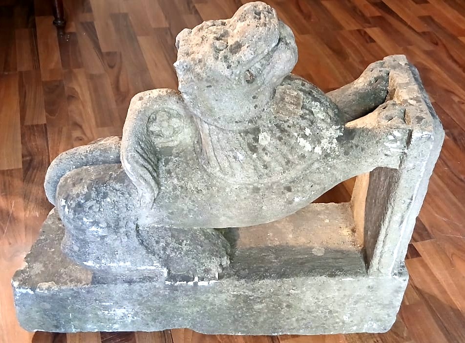 Leone in pietra scolpita, da esterno di Tempio Tibetano del XVIII secolo. -photo-2