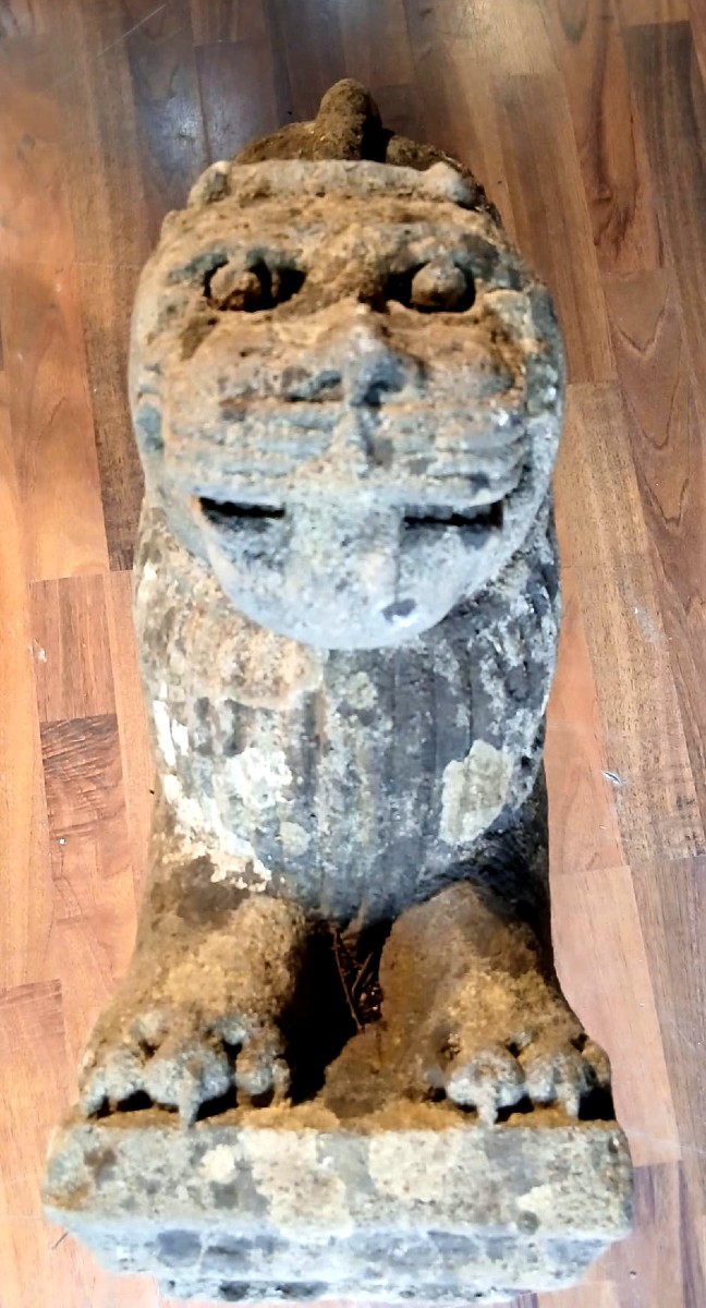 Leone in pietra scolpita, da esterno di Tempio Tibetano del XVIII secolo. -photo-3