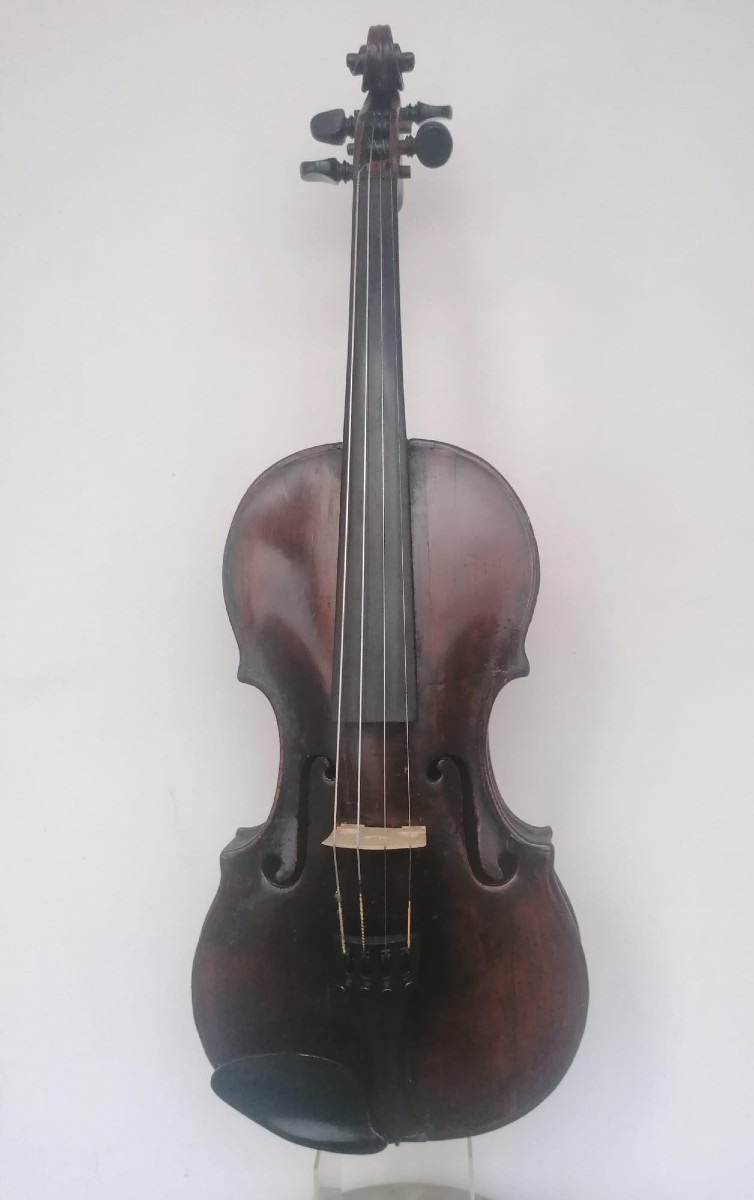  Violino del 700' di liuteria italiana, dalle misure professionali. Sonorità pastosa e calda.