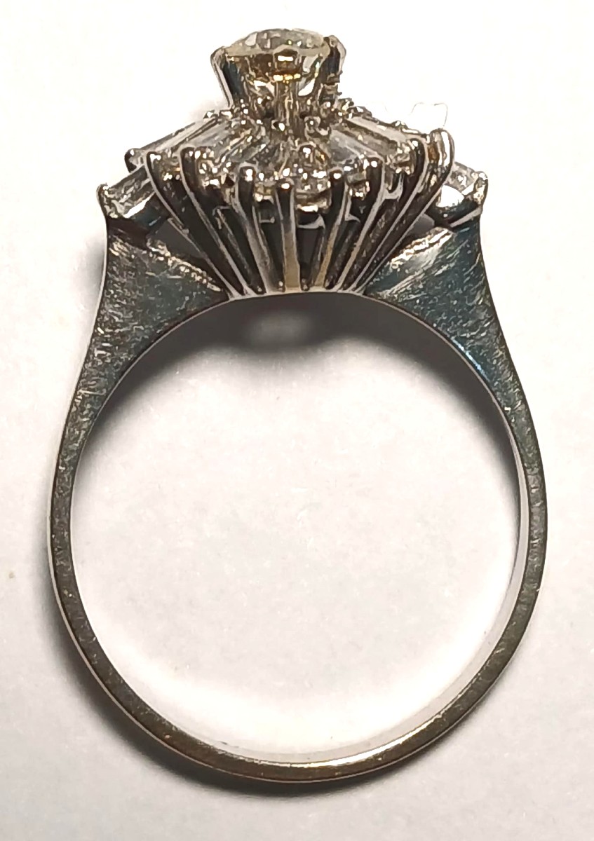 Anello oro 18 kt con 14 brillanti bianchi e puri a baguette per 2,20 kt. e brillante 0,32 kt. -photo-2